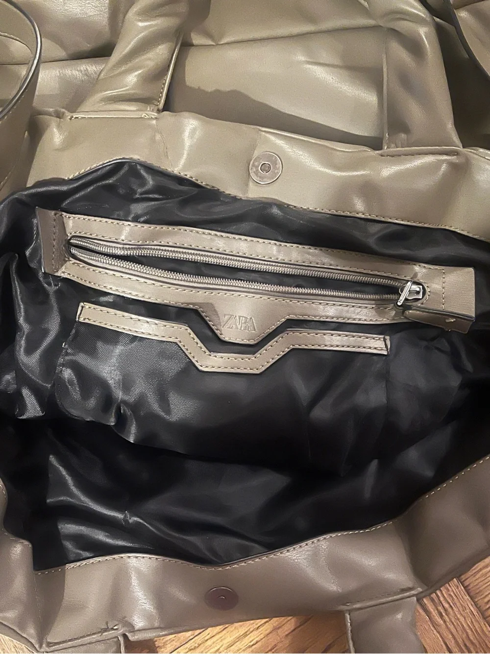 Zara Men's Padded Duffel Bag in Olive